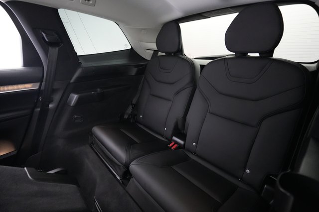 2025 Volvo EX90 — photo 21 of 24