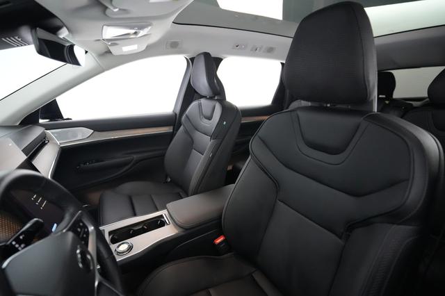 2025 Volvo EX90 — photo 3 of 24