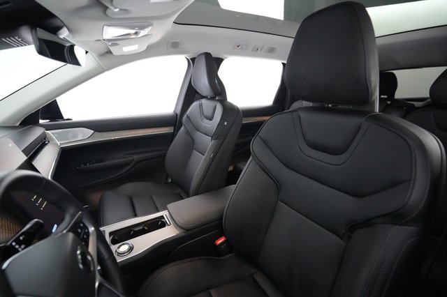 2025 Volvo EX90 — photo 3 of 24