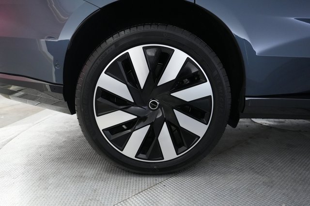 2025 Volvo EX90 — photo 17 of 24