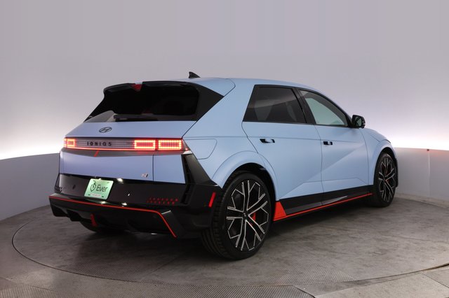 2025 Hyundai IONIQ 5 — photo 2 of 22