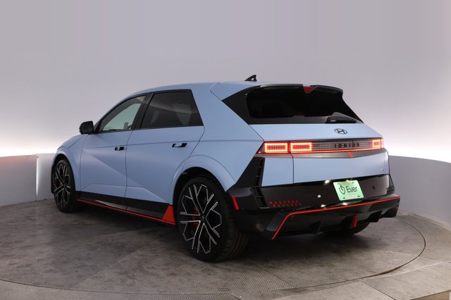 2025 Hyundai IONIQ 5 — photo 13 of 22