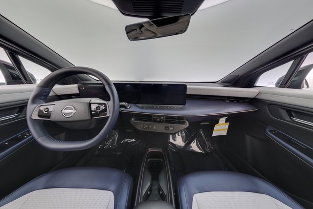 2026 Nissan LEAF — photo 21 of 24