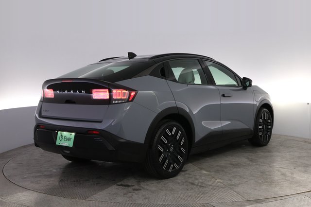 2026 Nissan LEAF — photo 2 of 24
