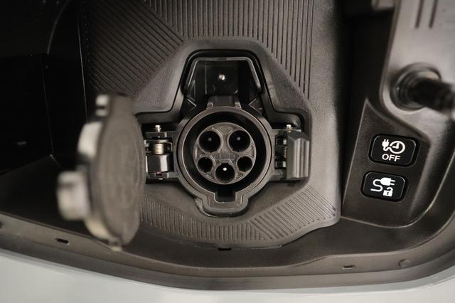 2026 Nissan LEAF — photo 8 of 24