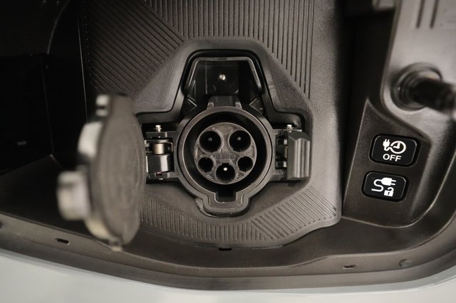 2026 Nissan LEAF — photo 8 of 24