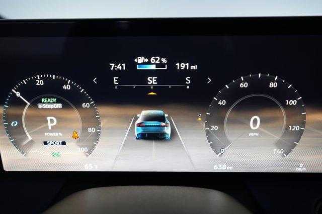 2026 Nissan LEAF — photo 5 of 24