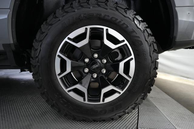 2023 Ford F-150 Lightning — photo 7 of 17
