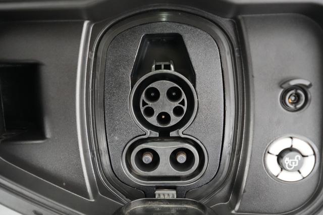 2023 Ford F-150 Lightning — photo 8 of 17
