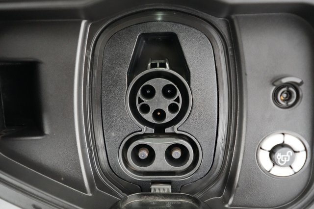 2023 Ford F-150 Lightning — photo 8 of 17