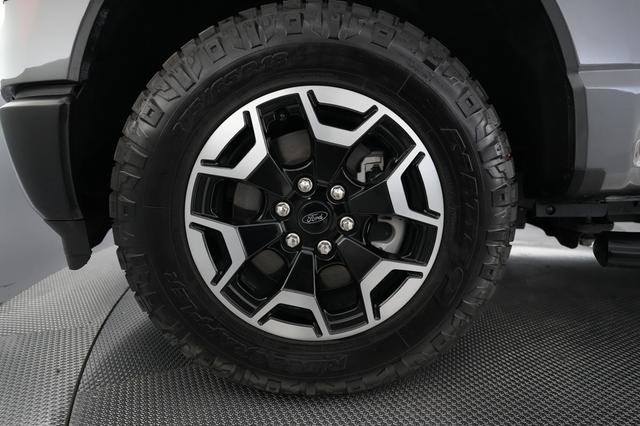 2023 Ford F-150 Lightning — photo 9 of 17
