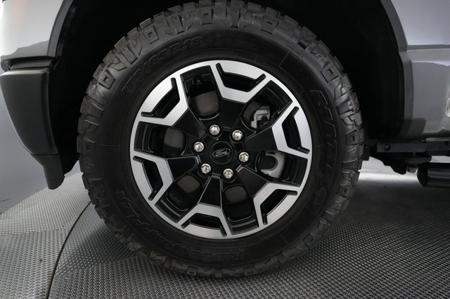 2023 Ford F-150 Lightning — photo 9 of 17