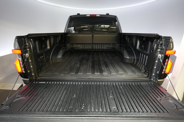 2023 Ford F-150 Lightning — photo 6 of 17