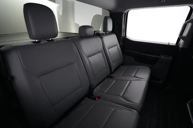 2023 Ford F-150 Lightning — photo 4 of 17