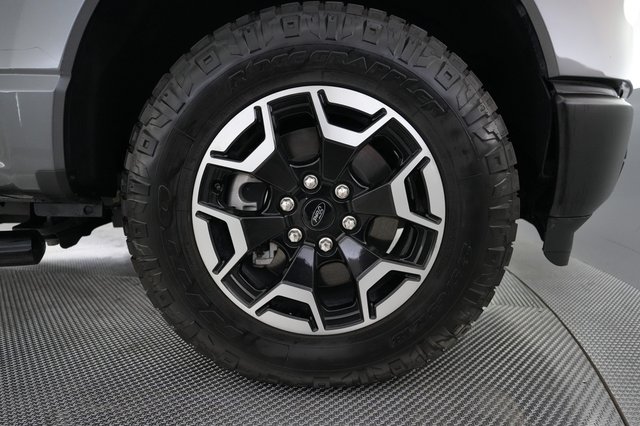 2023 Ford F-150 Lightning — photo 10 of 17