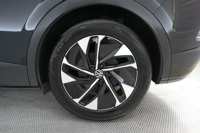 2021 Volkswagen ID.4 — photo 7 of 22
