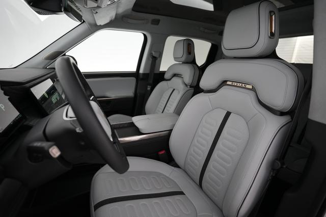 2023 Rivian R1T — photo 3 of 21