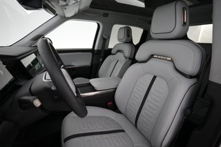 2023 Rivian R1T — photo 3 of 21