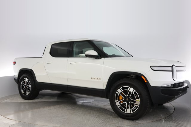 2023 Rivian R1T — photo 11 of 21