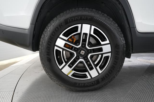 2023 Rivian R1T — photo 7 of 21