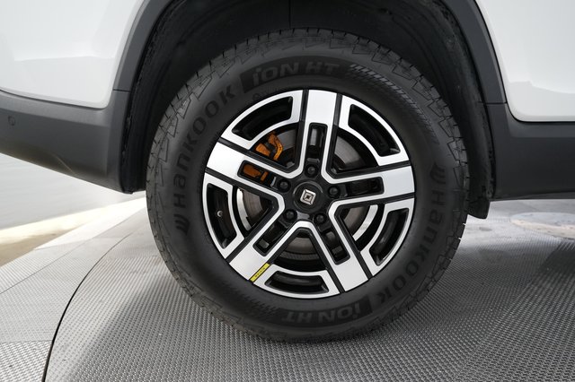 2023 Rivian R1T — photo 7 of 21