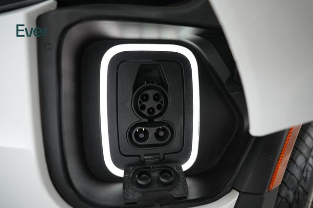 2023 Rivian R1T — photo 8 of 21