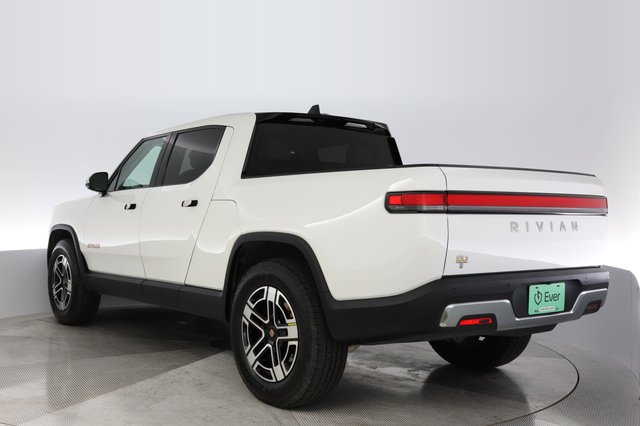 2023 Rivian R1T — photo 13 of 21