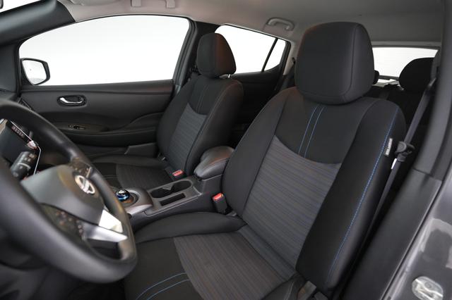 2023 Nissan LEAF — photo 3 of 23
