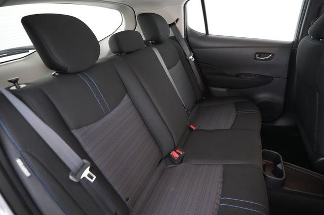 2023 Nissan LEAF — photo 4 of 23