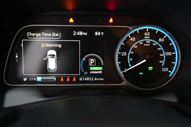 2023 Nissan LEAF — photo 5 of 23