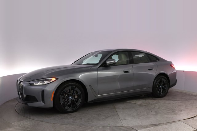 2022 BMW i4 — photo 14 of 25