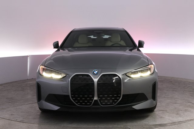 2022 BMW i4 — photo 9 of 25