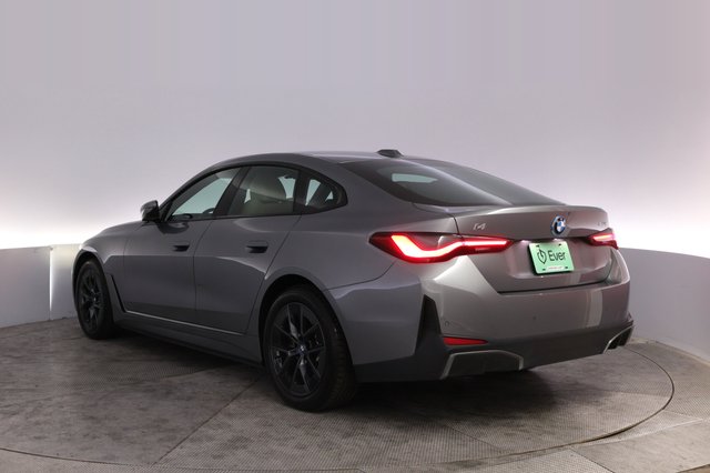 2022 BMW i4 — photo 13 of 25