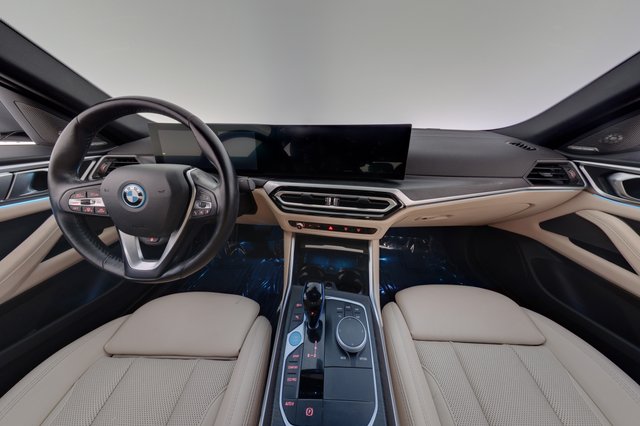 2022 BMW i4 — photo 21 of 25