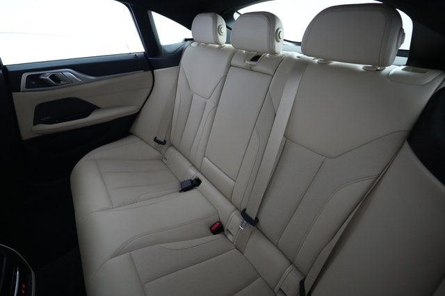 2022 BMW i4 — photo 19 of 25