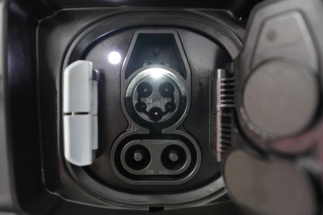 2022 BMW i4 — photo 8 of 25