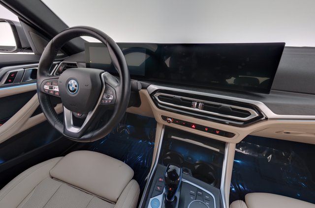 2022 BMW i4 — photo 20 of 25