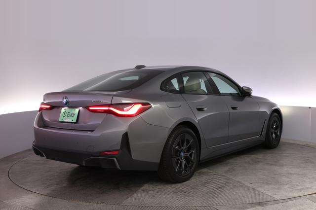 2022 BMW i4 — photo 2 of 25