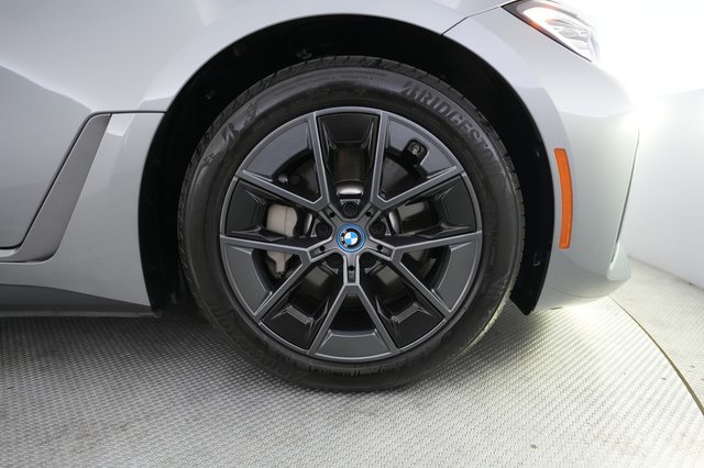 2022 BMW i4 — photo 16 of 25