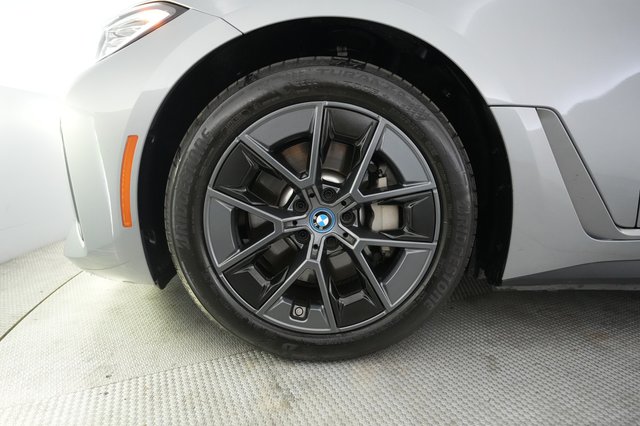 2022 BMW i4 — photo 15 of 25