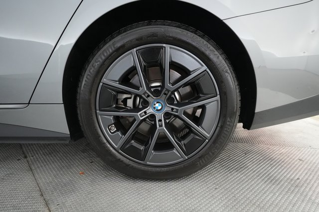 2022 BMW i4 — photo 7 of 25