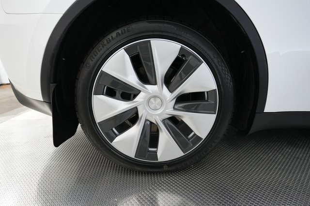 2023 Tesla Model Y — photo 17 of 26