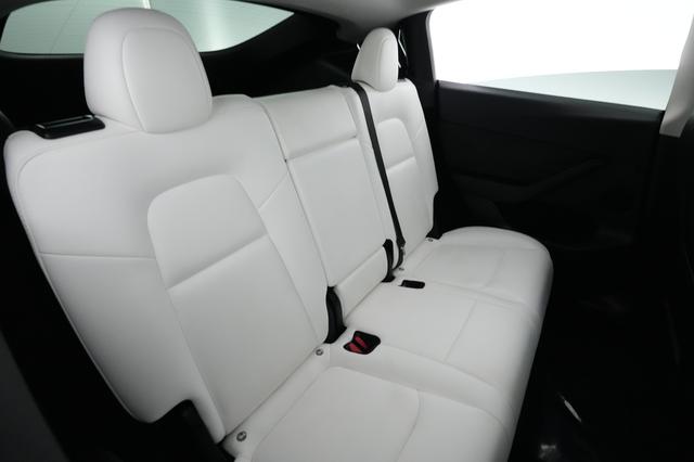 2023 Tesla Model Y — photo 4 of 26