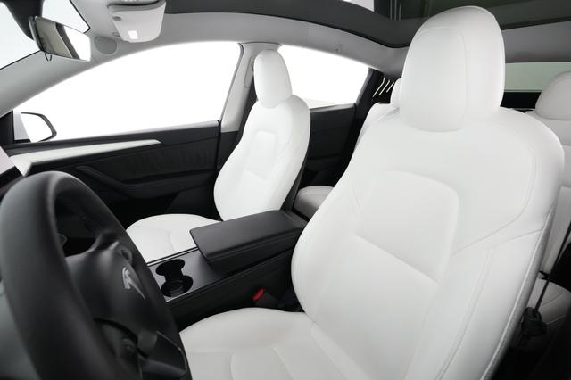 2023 Tesla Model Y — photo 3 of 26