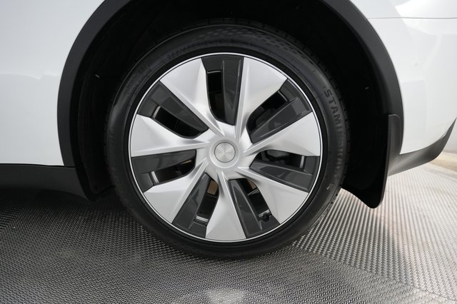 2023 Tesla Model Y — photo 7 of 26