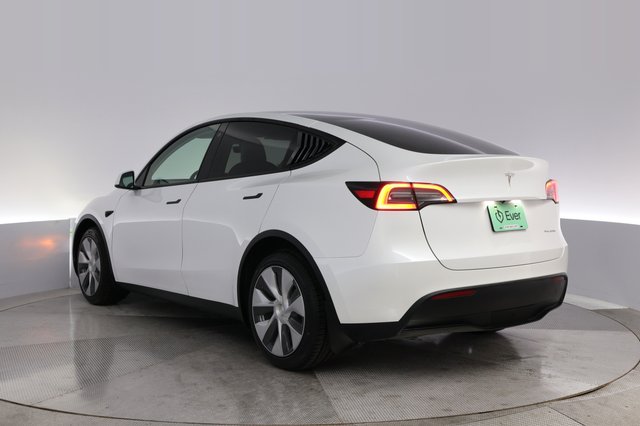2023 Tesla Model Y — photo 13 of 26