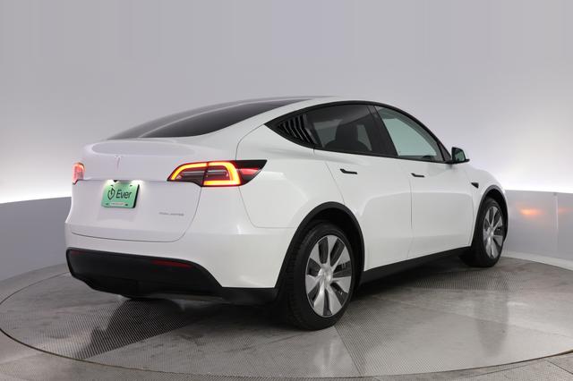 2023 Tesla Model Y — photo 2 of 26