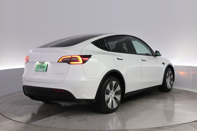 2023 Tesla Model Y — photo 2 of 26