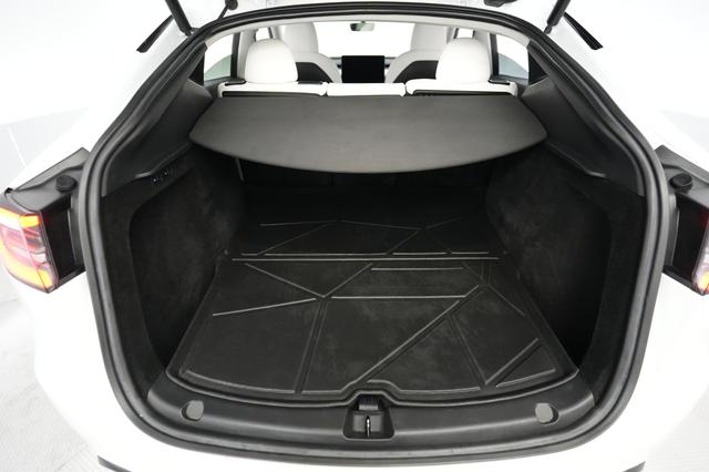 2023 Tesla Model Y — photo 6 of 26
