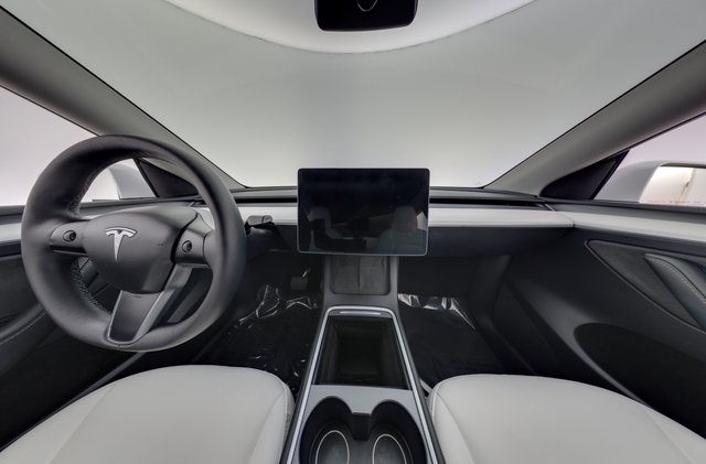 2023 Tesla Model Y — photo 21 of 26